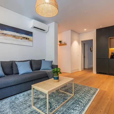 First Avenida Апартаменти *