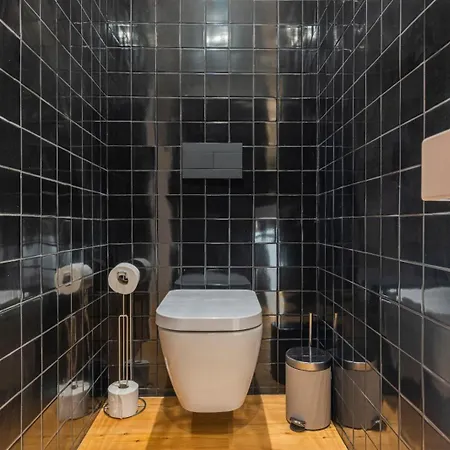 First Avenida Апартаменти