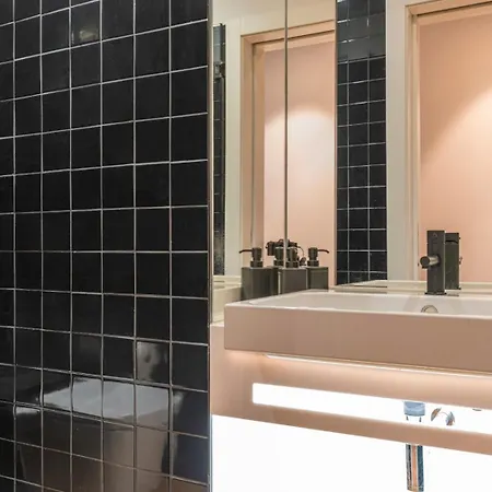 First Avenida * Лісабон