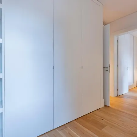 First Avenida Апартаменти *