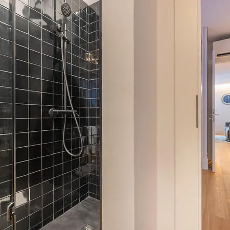 First Avenida * Лісабон