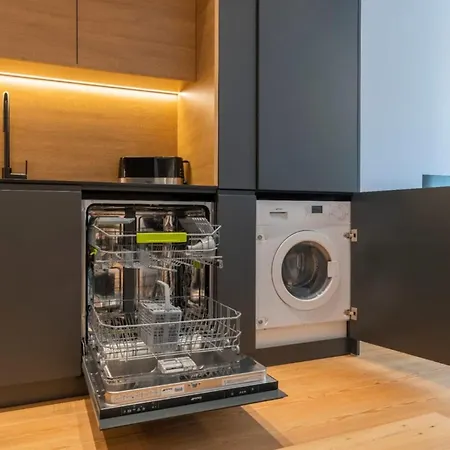 First Avenida * Лиссабон