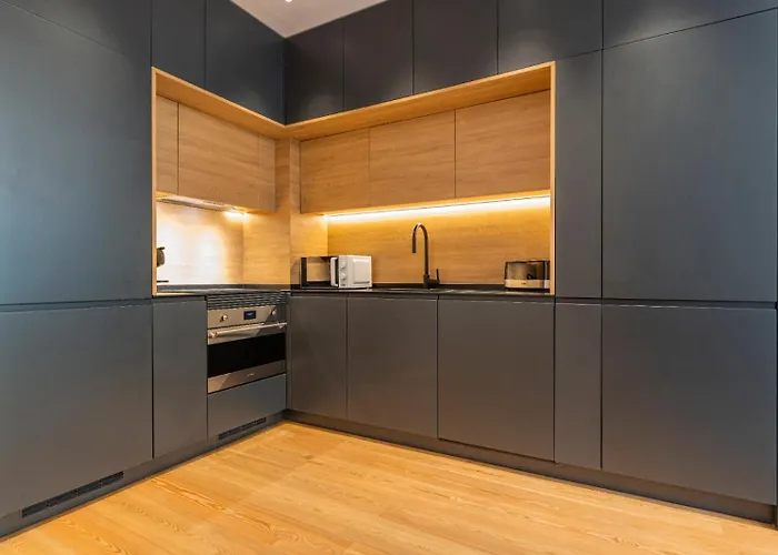 First Avenida شقة *