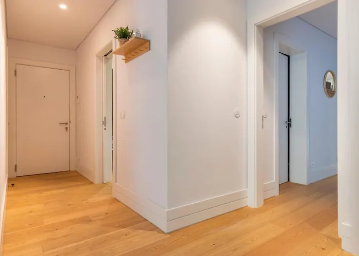 First Avenida شقة