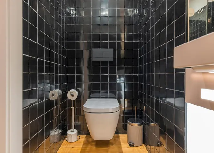 First Avenida شقة