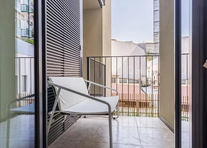 First Avenida شقة *