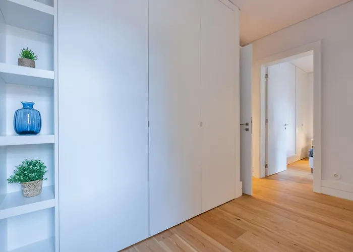 First Avenida شقة *