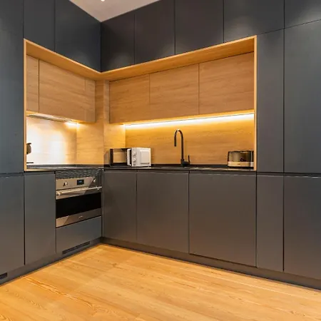 First Avenida Apartamento *