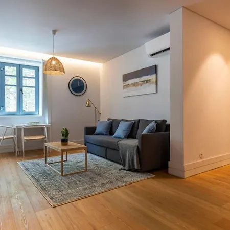 First Avenida Apartamento *